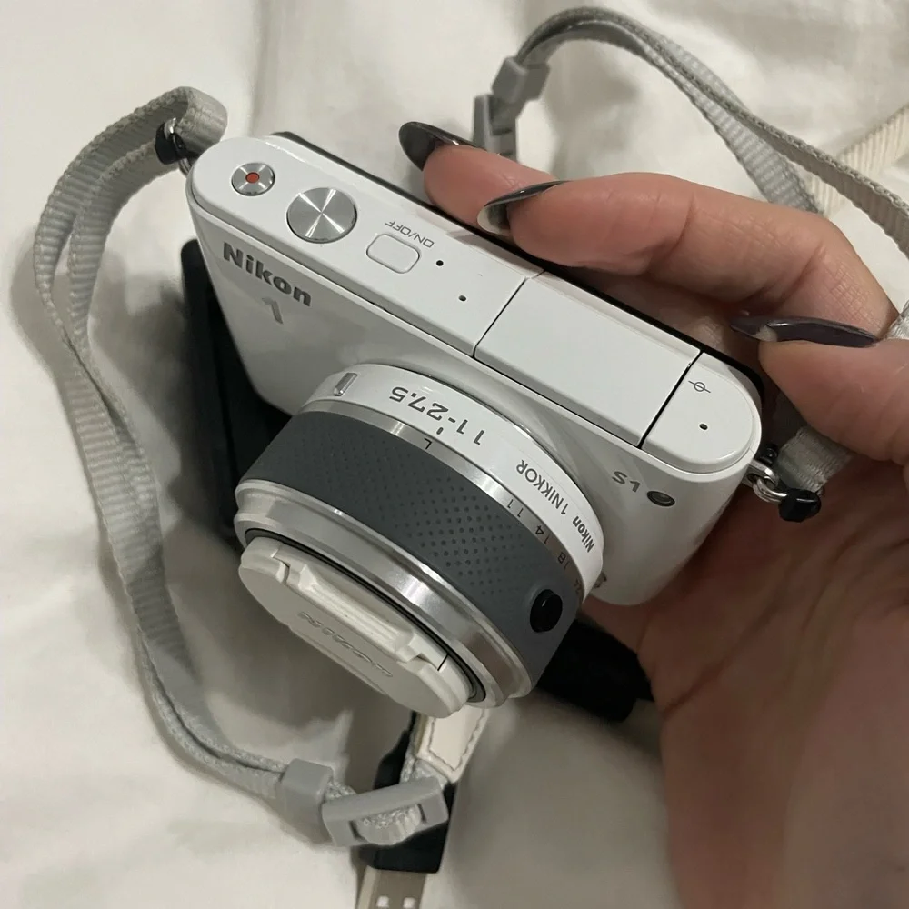 Nikon 1 S1 10.1MP Digital Camera - White (Kit w/ 11-27.5mm Lens) Pre-Owned